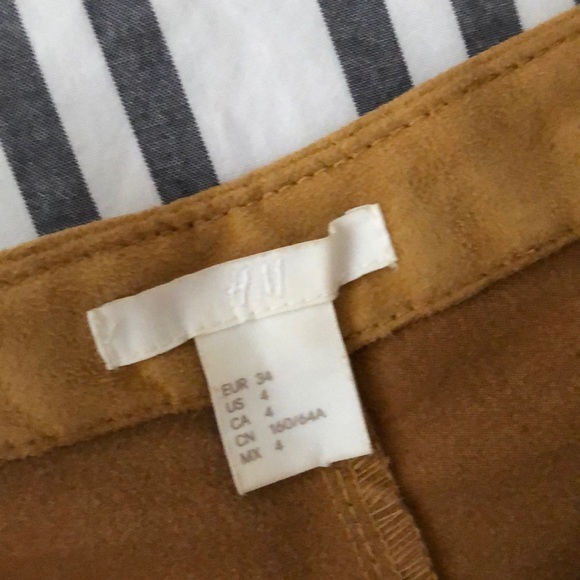 Tan suede shorts - Picture 2 of 2